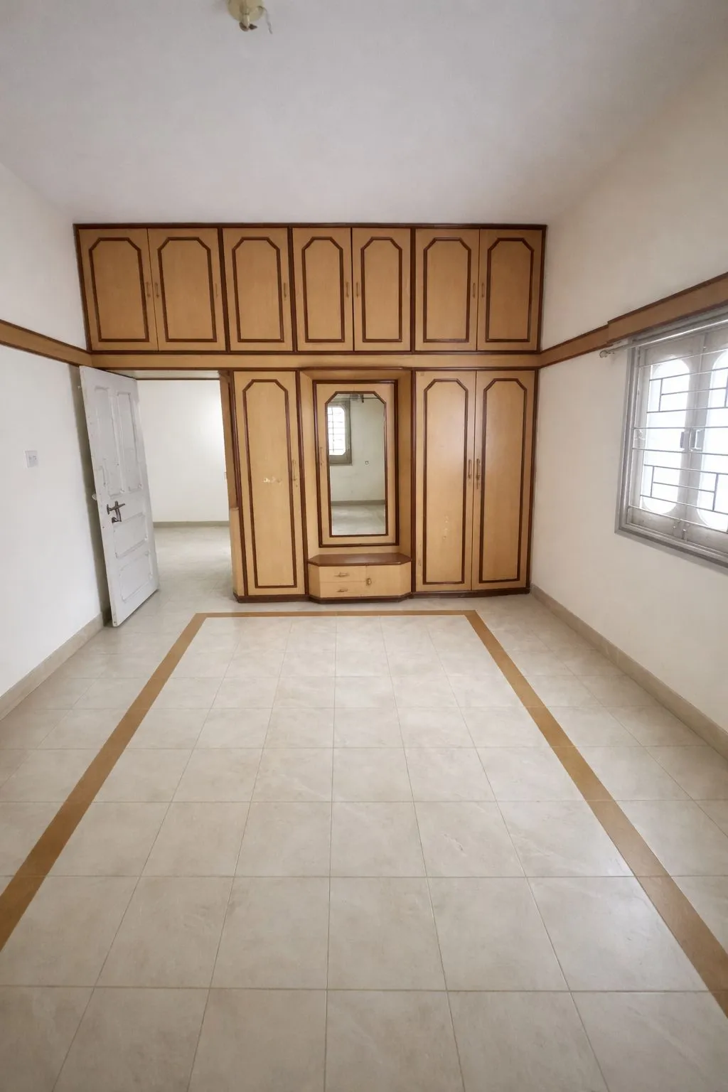Premium Furnished 1-Room Space (14×18 Ft) with Attached Toilet for Rent at Virani Circle Road, Bhavnagar in Bhavnagar