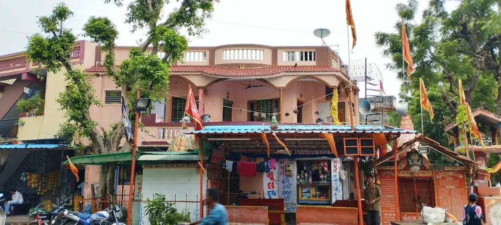 Commercial Parlor / Shop Space (12x18 Sq. Ft.) for Sale at Bapunagar, Ahmedabad